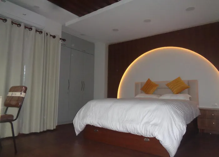 Hotel Ishu's Pvt Ltd 3*
